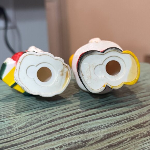 Santa & Mrs Claus Plastic Salt and Pepper Shakers Christmas Decor - Picture 2 of 4